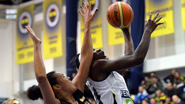 Beşiktaş Fenerbahçe'yi 5.5 yıl sonra yendi Beşiktaş Fenerbahçe'yi 5.5 yıl sonra yendi