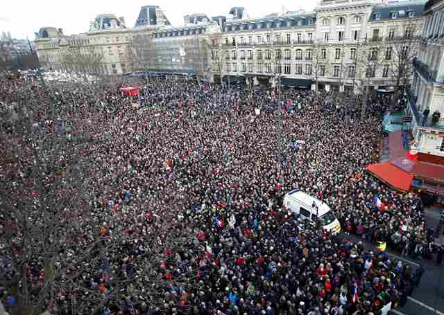 Paris'te Cumhuriyet Yürüyüşü