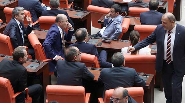 Oktay Vural'dan şaşırtan istek!