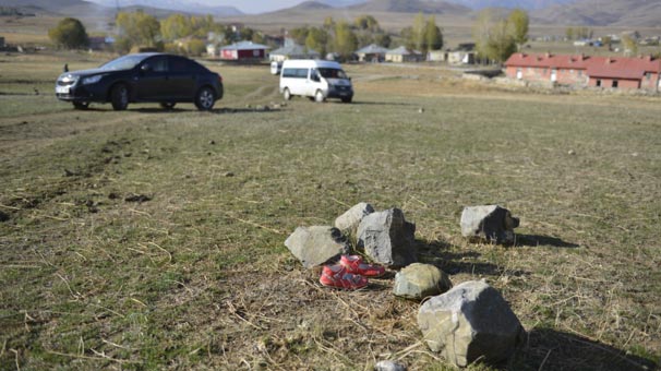 500 kişinin aradığı minik Nehir'in ayakkabıları bakın bulundu