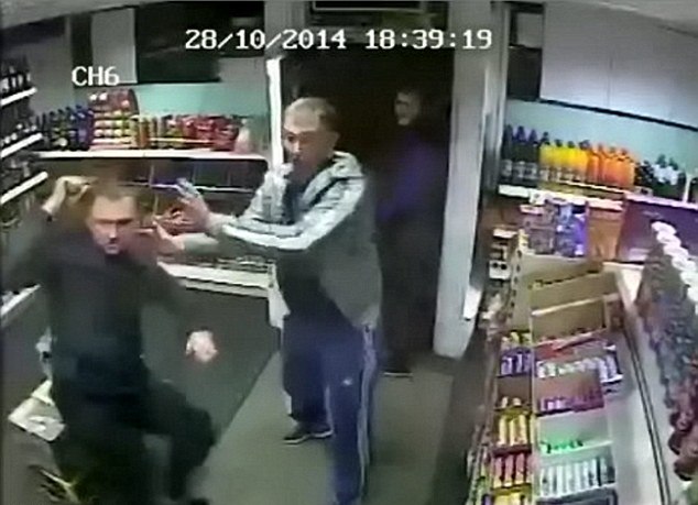 Saldırganlar kasiyeri böyle dövdü