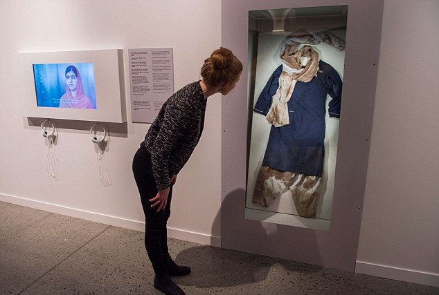 Kanlı önlüğü ilk kez teşhir edildi Kanlı önlüğü ilk kez teşhir edildi