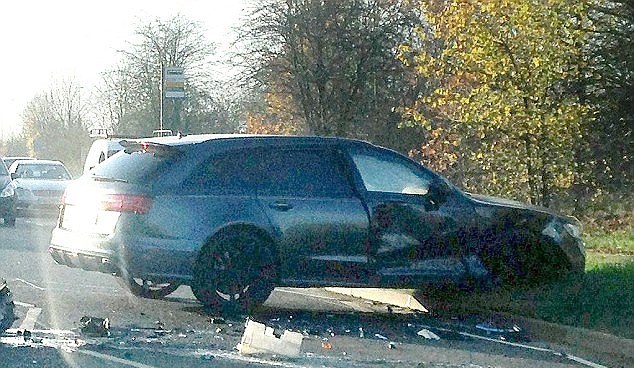 'Eski futbolcudan' satılık hasarlı otomobil 'Eski futbolcudan' satılık hasarlı otomobil