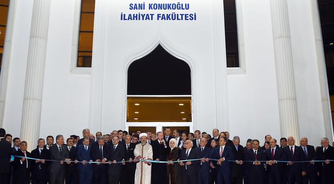 Erdoğan Gaziantep'te ilahiyat fakültesi açtı Erdoğan Gaziantep'te ilahiyat fakültesi açtı