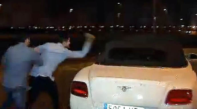 Dünya'nın en pahalı futbolcusuna saldırı Dünya'nın en pahalı futbolcusuna saldırı