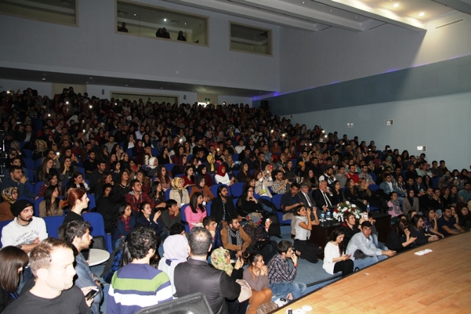 Mustafa Sandal, bu kez dinledi Mustafa Sandal, bu kez dinledi