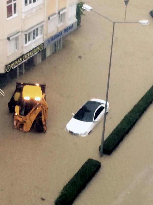 Antalya'da şiddetli yağmur!  8 saatte metrekareye 280 kilo...
