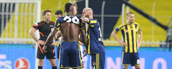 Flaş! Olay adam Emenike İstanbul'u terketti