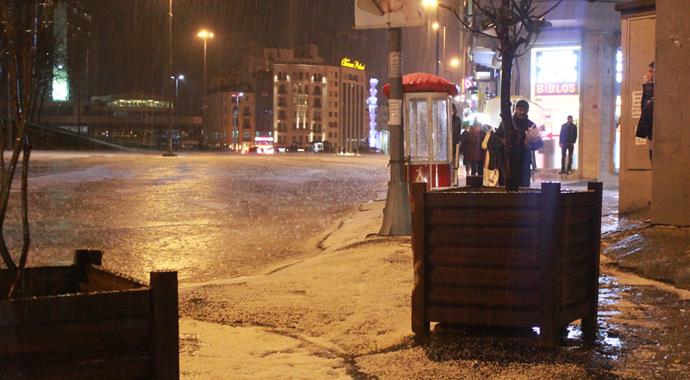 İstanbul dolu ve yağmura teslim!
