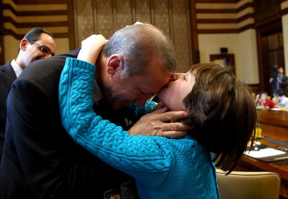 Cumhurbaşkanı kamplardaki çocukları kabul etti