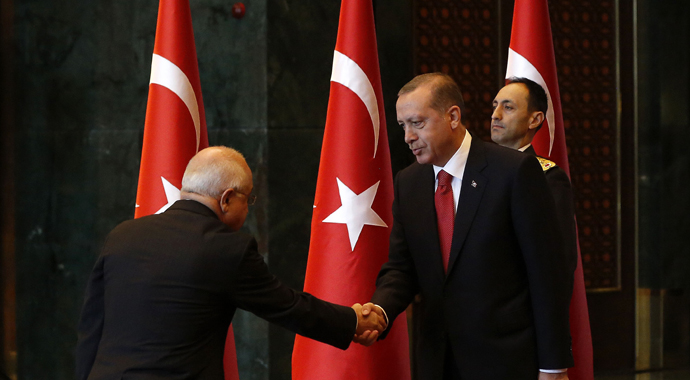 Yeni saray kapılarını açtı!