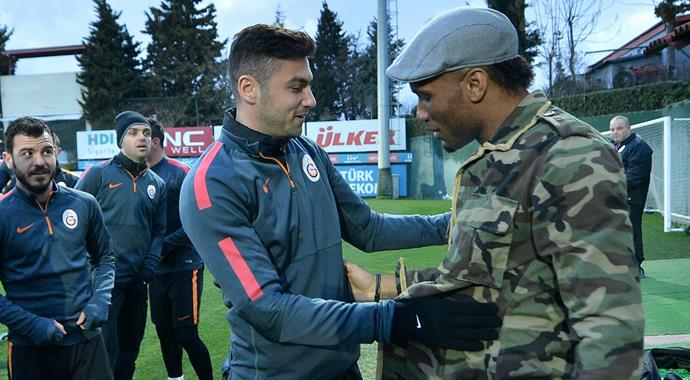 Drogba'dan Galatasaray'a sürpriz ziyaret! Drogba'dan Galatasaray'a sürpriz ziyaret!
