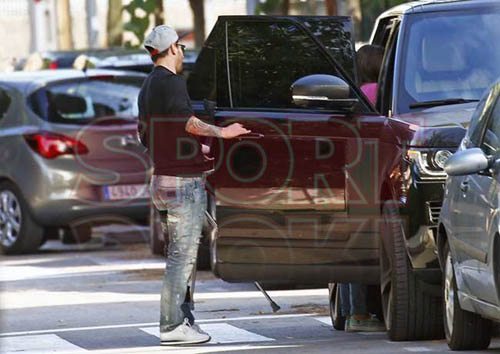 Lionel Messi koltuk değnekleriyle... Lionel Messi koltuk değnekleriyle...