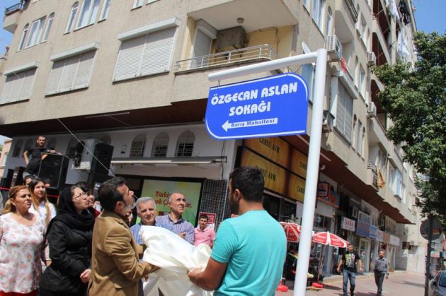 Erdoğan'dan Özgecan'ın ailesine hediye Erdoğan'dan Özgecan'ın ailesine hediye