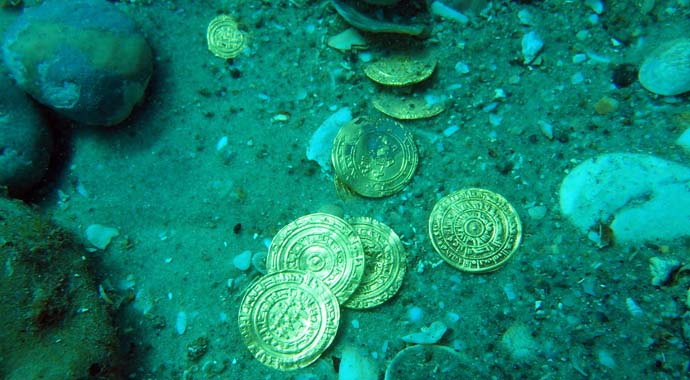 Akdeniz'de 2 bin altın çıktı! Akdeniz'de 2 bin altın çıktı!