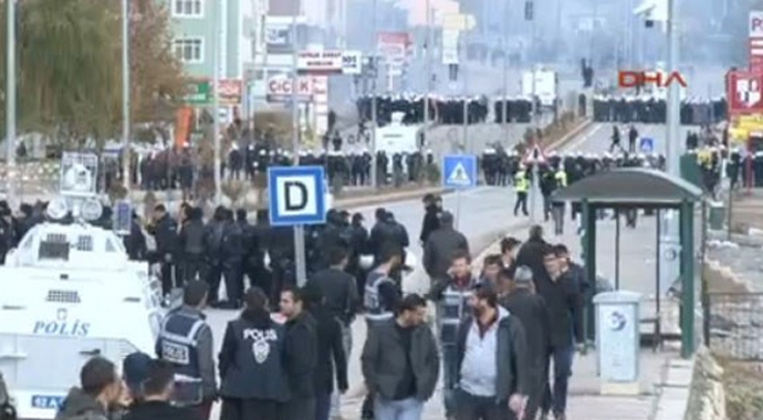 Bahçeli: 'İsyancılar teröristtir' Bahçeli: 'İsyancılar teröristtir'