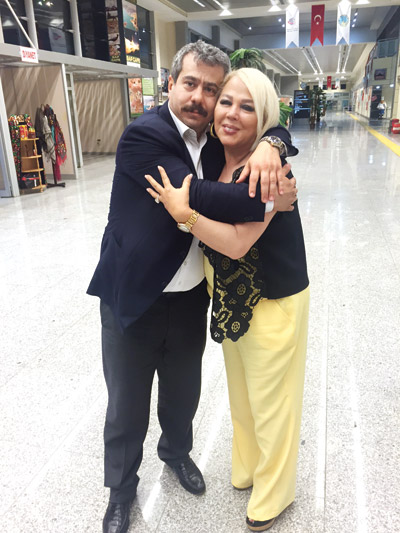 Safiye Soyman ve Faik Öztürk'ten çiftlere tavsiye: Mutluluğun formülü aşk değil saygı sevgi Safiye Soyman ve Faik Öztürk'ten çiftlere tavsiye: Mutluluğun formülü aşk değil saygı sevgi