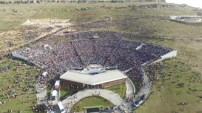Türkiye'nin en büyük parkında aynı anda 50 bin kişi yürüdü Türkiye'nin en büyük parkında aynı anda 50 bin kişi yürüdü