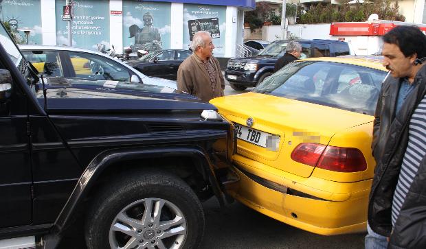 Kaza yapan Neslişah Alkoçlar çıldırdı Kaza yapan Neslişah Alkoçlar çıldırdı