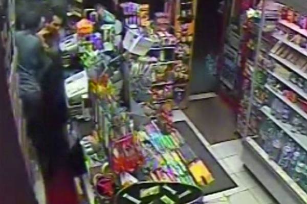 İngiltere'de bir Türk'e bıçaklı saldırı İngiltere'de bir Türk'e bıçaklı saldırı