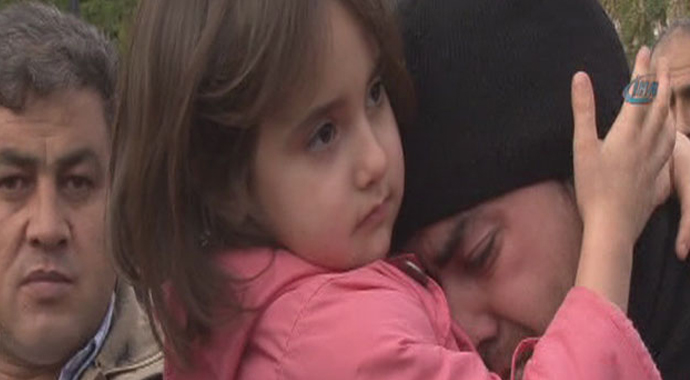 İşsiz kalan babasının gözyaşlarını sildi İşsiz kalan babasının gözyaşlarını sildi