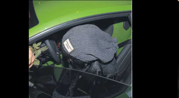 Bu şapka Asena Erkin'e özel Bu şapka Asena Erkin'e özel