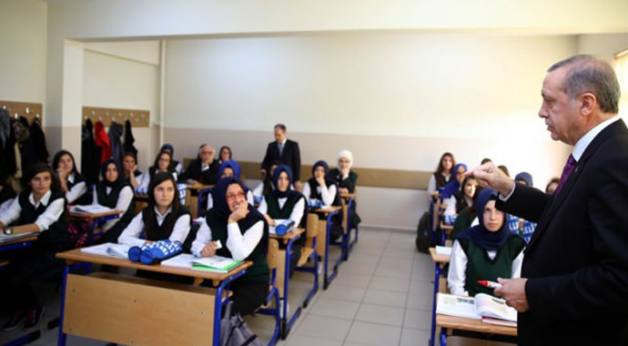 Erdoğan başarısının sırrını tahtaya yazdı! Erdoğan başarısının sırrını tahtaya yazdı!