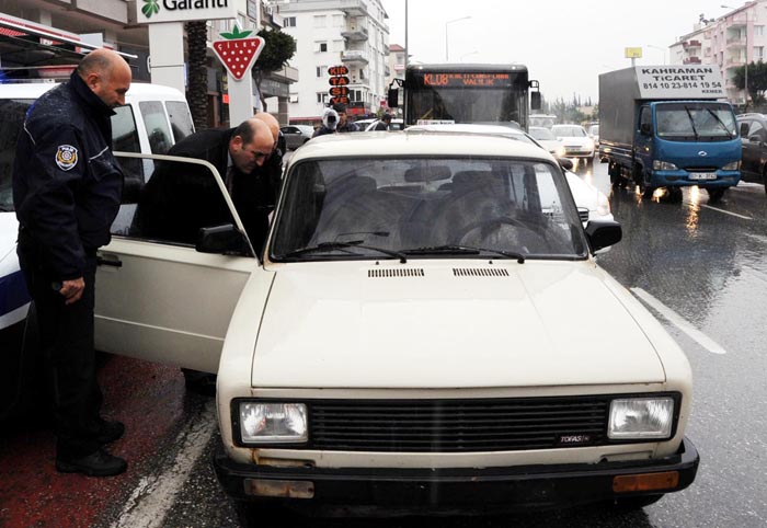 Emniyet müdürü tarafından yakalanan oto faresi bakın ne dedi! Emniyet müdürü tarafından yakalanan oto faresi bakın ne dedi!
