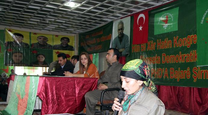 Türk Bayrağı ile Öcalan'ın resmi yan yana