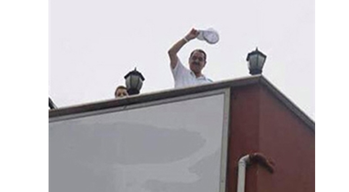 Tatlıses İstanbul'a ayak bastı! Döner dönmez ise bakın ne yaptı?