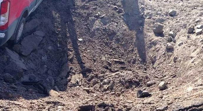 Teröristler Iğdır'da yola 1 ton bomba döşedi Teröristler Iğdır'da yola 1 ton bomba döşedi