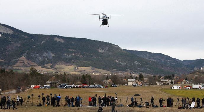 Valls: 'Enkazdaki arama çalışmaları uzun sürebilir' Valls: 'Enkazdaki arama çalışmaları uzun sürebilir'