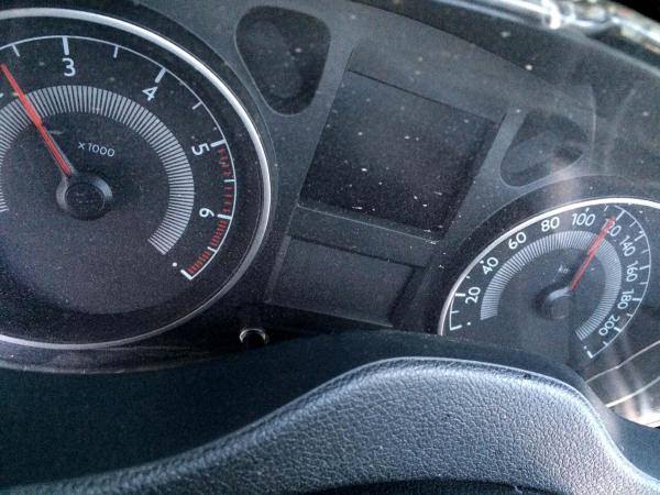 Otomobil yön levhasına çarptı: 3 ölü