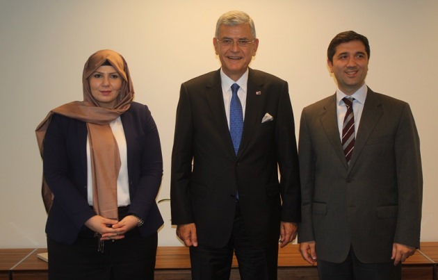 Fransız polisinden AK Parti temsilcisine çirkin muamele Fransız polisinden AK Parti temsilcisine çirkin muamele