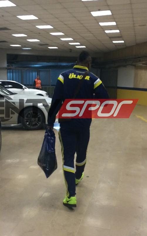 Ve Emenike çekti gitti! Ve Emenike çekti gitti!