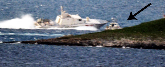 Kardak'ta çelenk gerginliği Kardak'ta çelenk gerginliği