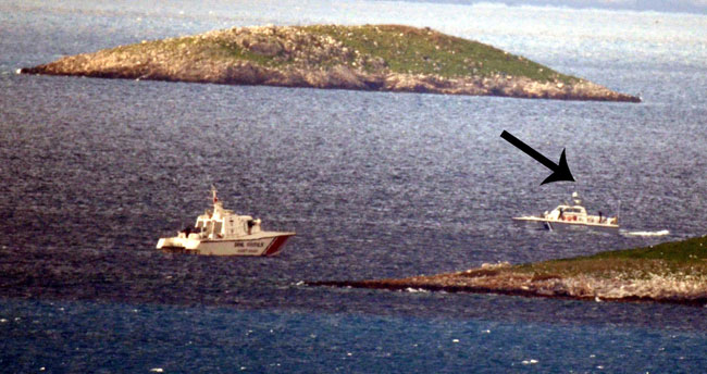 Kardak'ta çelenk gerginliği Kardak'ta çelenk gerginliği