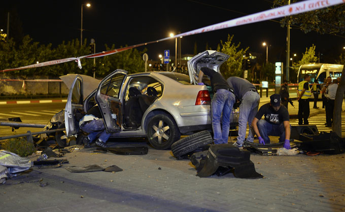 Kudüs'te otomobil tramvay durağına daldı, Netanyahu 'saldırı' dedi Kudüs'te otomobil tramvay durağına daldı, Netanyahu 'saldırı' dedi