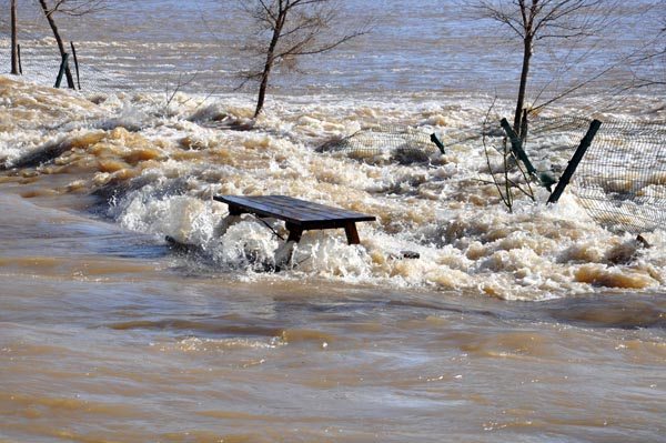 Edirne'de alarm verildi! Yüzlerce kişi tahliye ediliyor Edirne'de alarm verildi! Yüzlerce kişi tahliye ediliyor