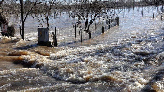 Edirne'de alarm verildi! Yüzlerce kişi tahliye ediliyor Edirne'de alarm verildi! Yüzlerce kişi tahliye ediliyor