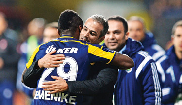 Lider Fenerbahçe Karabük'te üst üste 7. galibiyete ulaştı Lider Fenerbahçe Karabük'te üst üste 7. galibiyete ulaştı