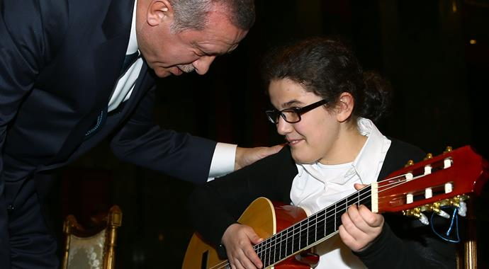 Cumhurbaşkanı Erdoğan zihinsel engelli Neslihan'ı kırmadı