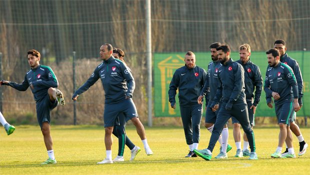 Gökhan Töre ve Hakan Çalhanoğlu yan yana! Gökhan Töre ve Hakan Çalhanoğlu yan yana!