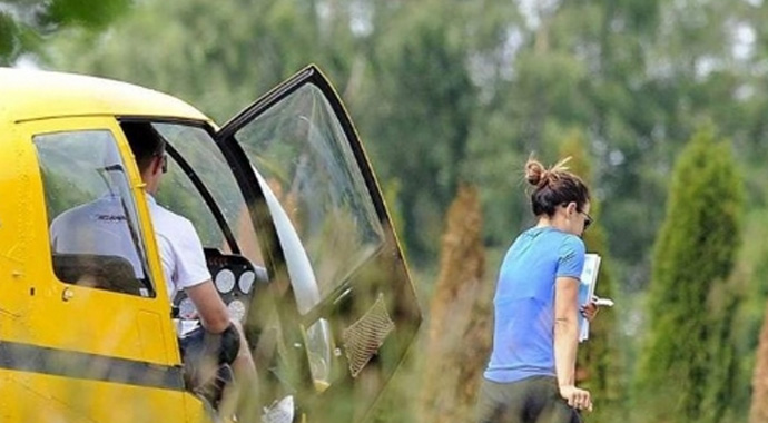 Anna Stachurska ekmek almaya helikopterle gitti Anna Stachurska ekmek almaya helikopterle gitti