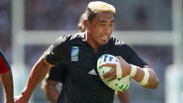 Rugby efsanesi Jerry Collins trafik kazasında öldü Rugby efsanesi Jerry Collins trafik kazasında öldü