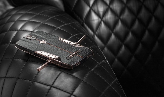 Lamborghini 6 bin dolarlık telefonunu tanıttı