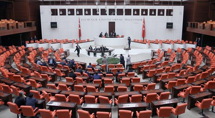 Boş Meclis'te kavga çıktı! Boş Meclis'te kavga çıktı!