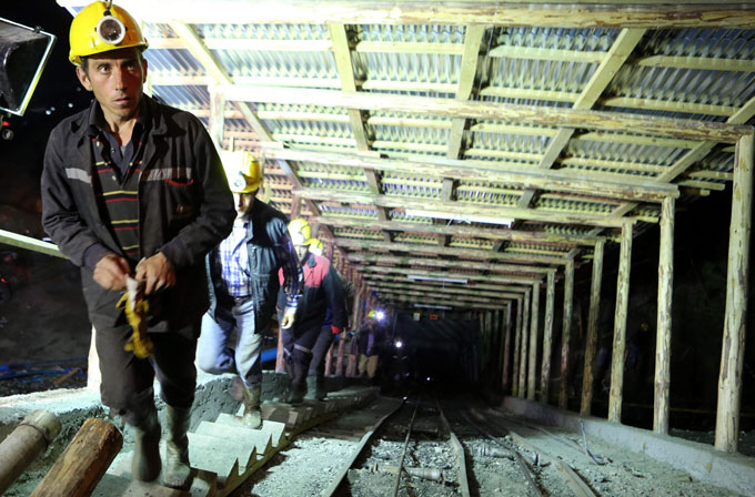 Madenden çıkan işçiler olay anını anlattı Madenden çıkan işçiler olay anını anlattı