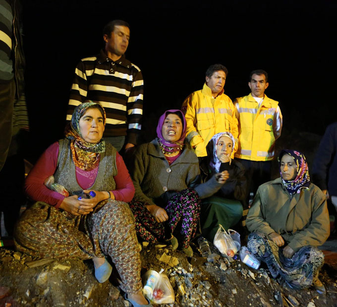 Madenden çıkan işçiler olay anını anlattı Madenden çıkan işçiler olay anını anlattı