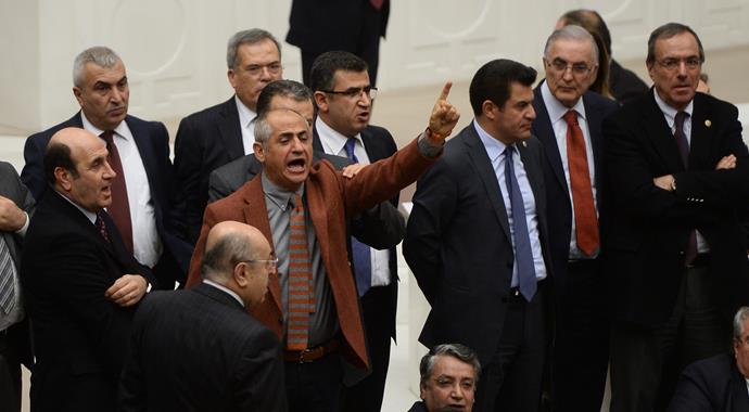 "İç Güvenlik Paketi" görüşmelerinde oturma eylemi "İç Güvenlik Paketi" görüşmelerinde oturma eylemi